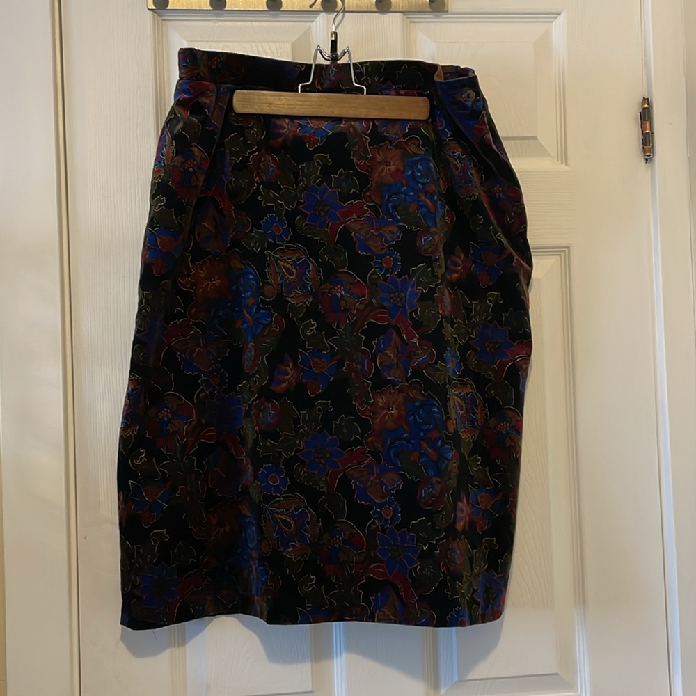 Vintage made in Canada  velvet skirt gold blue black floral
